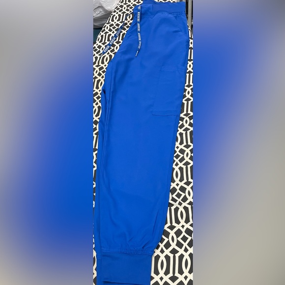 Med Couture Srubs Set - Picture 10 of 13